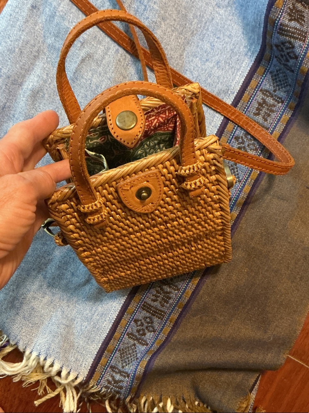Unique handmade little crossbody bag from Israel - Picture 2 of 9